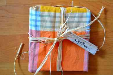 emballage cadeau avec serviette