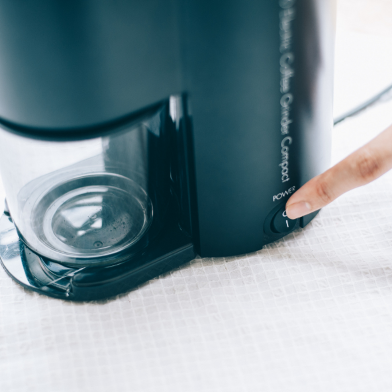 Compact electric coffee grinder - Hario  4